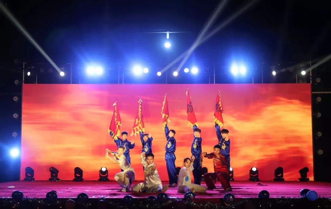 青春心向党 建功新时代——记第十届校园文化艺术节闭幕式暨综合文艺汇演